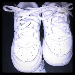 Toddler size 9 Air Force 1 gym shoes.🤗👟
